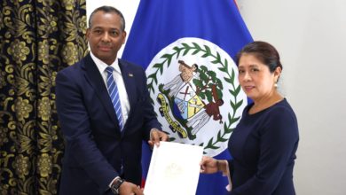 Photo of الدكتور سيدي محمد عمار يقدم أوراق اعتماده كسفير مفوض فوق العادة للجمهورية الصحراوية لدى بليز.