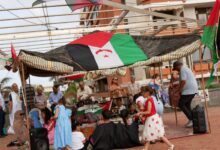 Photo of الجالية الصحراوية بالأرخبيل الكناري تنظم تظاهرة تضامنية بشاطئ لاس كانتيراس دعما للأسرى المدنيين الصحراويين