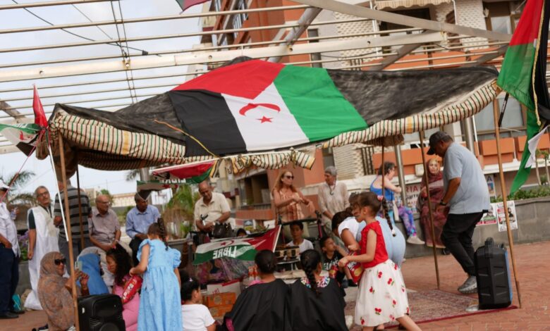 Photo of الجالية الصحراوية بالأرخبيل الكناري تنظم تظاهرة تضامنية بشاطئ لاس كانتيراس دعما للأسرى المدنيين الصحراويين