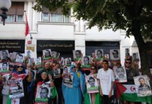Photo of الجالية الصحراوية وجمعيات التضامن يطالبون من أمام قنصلية الإحتلال المغربية بإطلاق سراح كافة الأسرى المدنيين الصحراويين