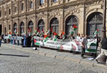 Photo of الجالية الصحراوية بالأندلس تعبر من أمام القنصلية الأمريكية بإشبيلية عن رفضها فرض الأمر الواقع وتطالب واشنطن باحترام حق الشعب الصحراوي في تقرير المصير