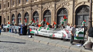 Photo of الجالية الصحراوية بالأندلس تعبر من أمام القنصلية الأمريكية بإشبيلية عن رفضها فرض الأمر الواقع وتطالب واشنطن باحترام حق الشعب الصحراوي في تقرير المصير